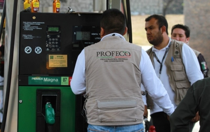 Profeco sanciona a 50 gasolineras por vender litros incompletos